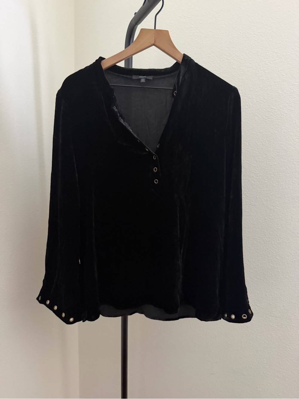 DREW Black Velvet Crewneck Top - Picture 2 of 4